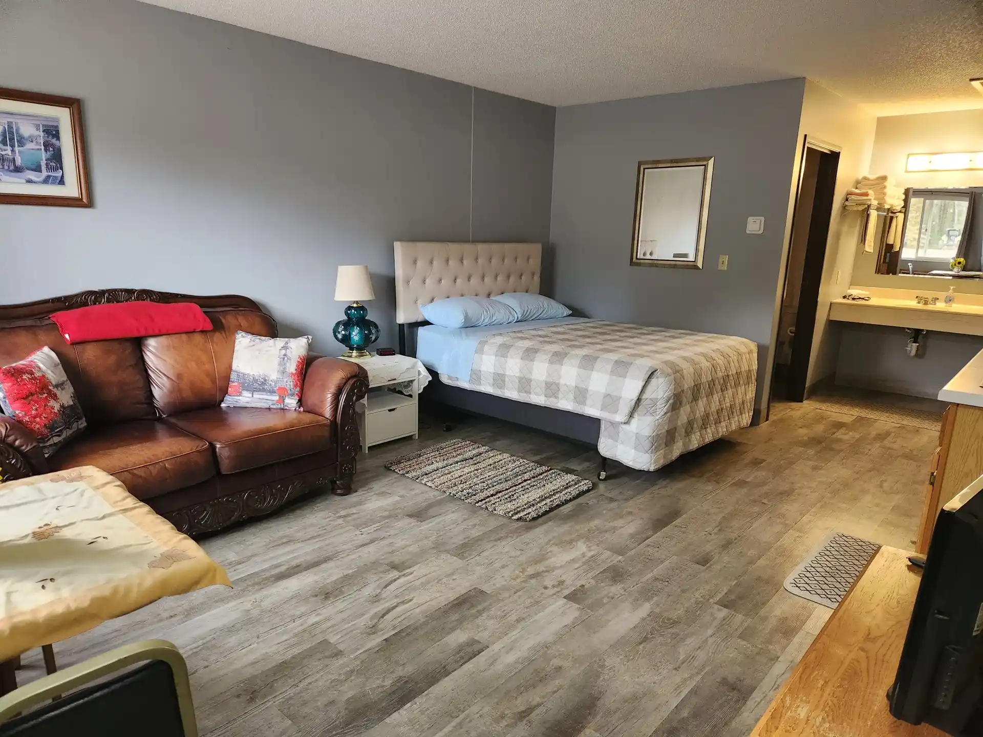 Motaleb Room Motel Rooms - Doble Property Management